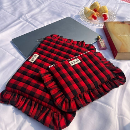 Samay Samay ki baat | Quilted Ruffle Pouch Set