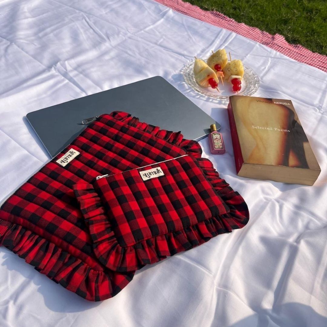 Samay Samay ki baat | Quilted Ruffle Pouch Set